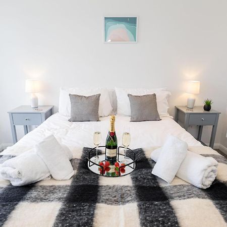 Ocean Breeze - 1 Minute From The Beach - 10 Minute From Bic - Fast Wi-Fi - Smart Tv 伯恩茅斯 外观 照片